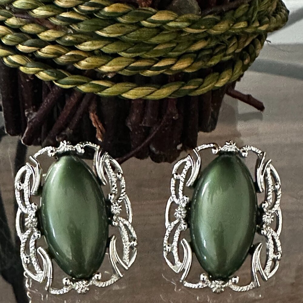 Sarah Coventry CAROUSEL Olive Green and Silver Tone Vintage Earrings 1960's